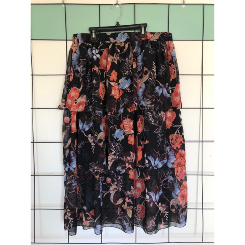‼️ ONLY WORN ONCE! 3 LAYER BEAUTIFUL SKIRT!